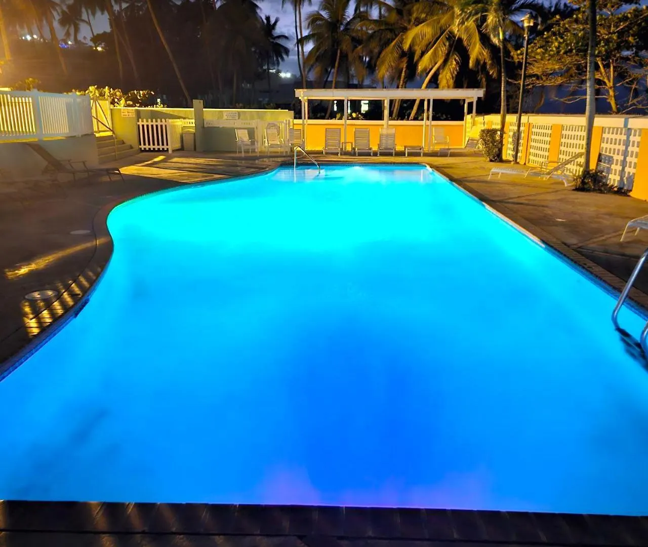 Condo Beach Court Isabela