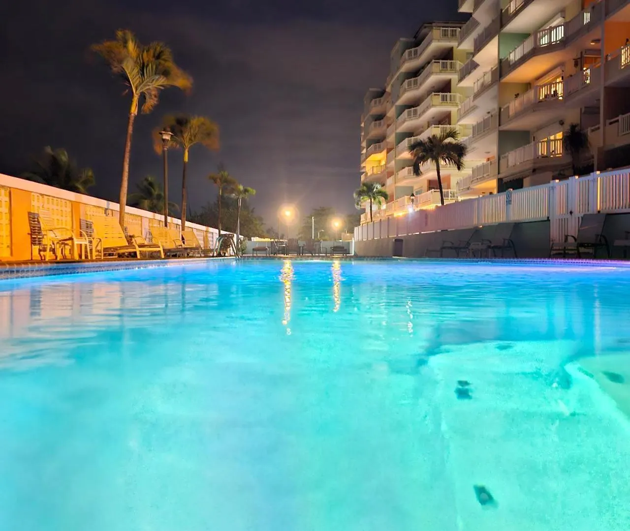 Condo Beach Court Isabela Apartment